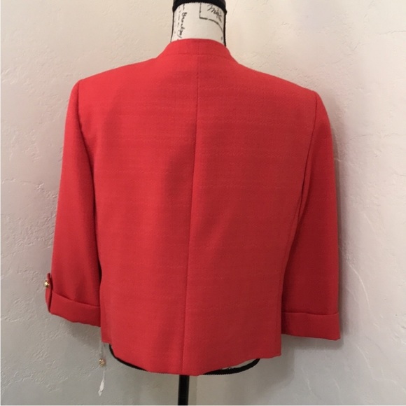NWT PRESTON & YORK Women’s Coral Blazer Size 16
Beautiful Blazer - Picture 4 of 16